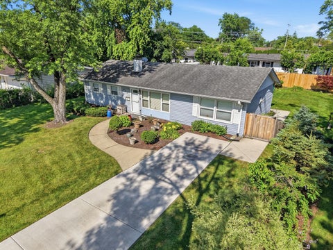 Photo of 403 Hazelwood Lane, Glenview, IL 60025 (MLS # 12706530)