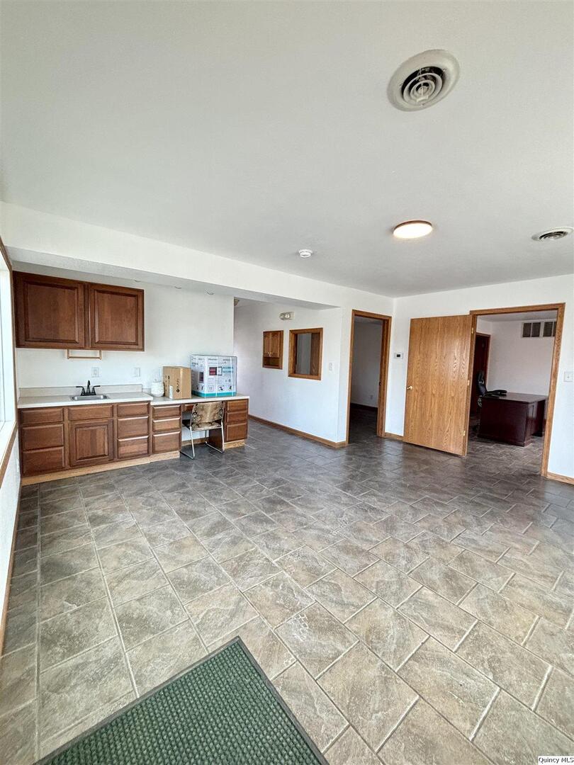 202 N Scofield
