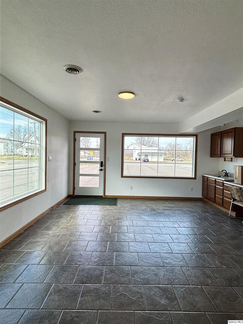 202 N Scofield