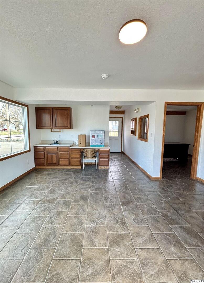 202 N Scofield