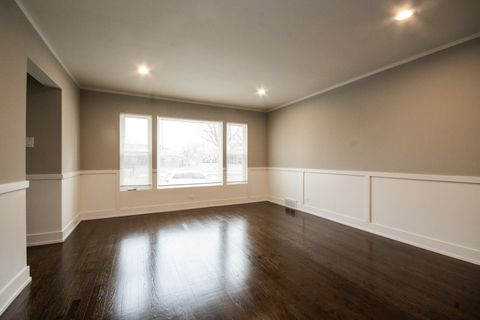 8318 S Blackstone Avenue Chicago IL 60619