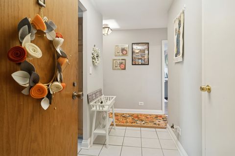 Tiny photo for 1415 E Central Road #422C, Arlington Heights, IL 60005 (MLS # 12496833)