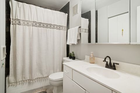 Tiny photo for 1415 E Central Road #422C, Arlington Heights, IL 60005 (MLS # 12496833)