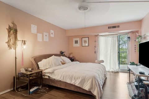 Tiny photo for 1415 E Central Road #422C, Arlington Heights, IL 60005 (MLS # 12496833)