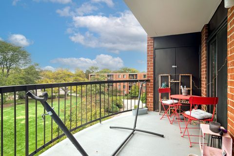 Tiny photo for 1415 E Central Road #422C, Arlington Heights, IL 60005 (MLS # 12496833)