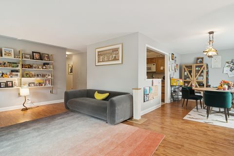 Tiny photo for 1415 E Central Road #422C, Arlington Heights, IL 60005 (MLS # 12496833)