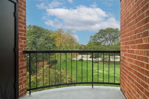 Tiny photo for 1415 E Central Road #422C, Arlington Heights, IL 60005 (MLS # 12496833)