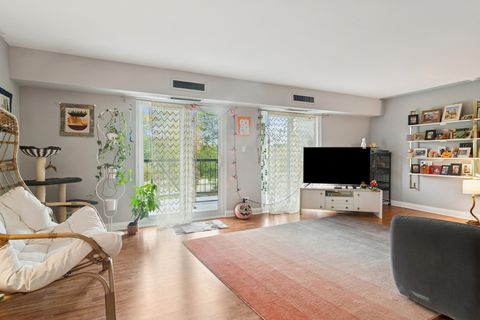 Tiny photo for 1415 E Central Road #422C, Arlington Heights, IL 60005 (MLS # 12496833)