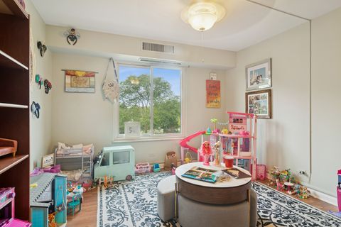 Tiny photo for 1415 E Central Road #422C, Arlington Heights, IL 60005 (MLS # 12496833)