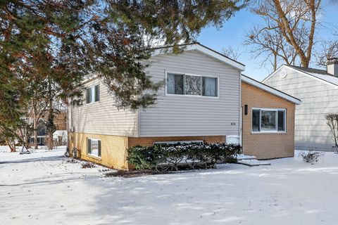 Tiny photo for 404 Lawrence Avenue, Glen Ellyn, IL 60137 (MLS # 12551843)