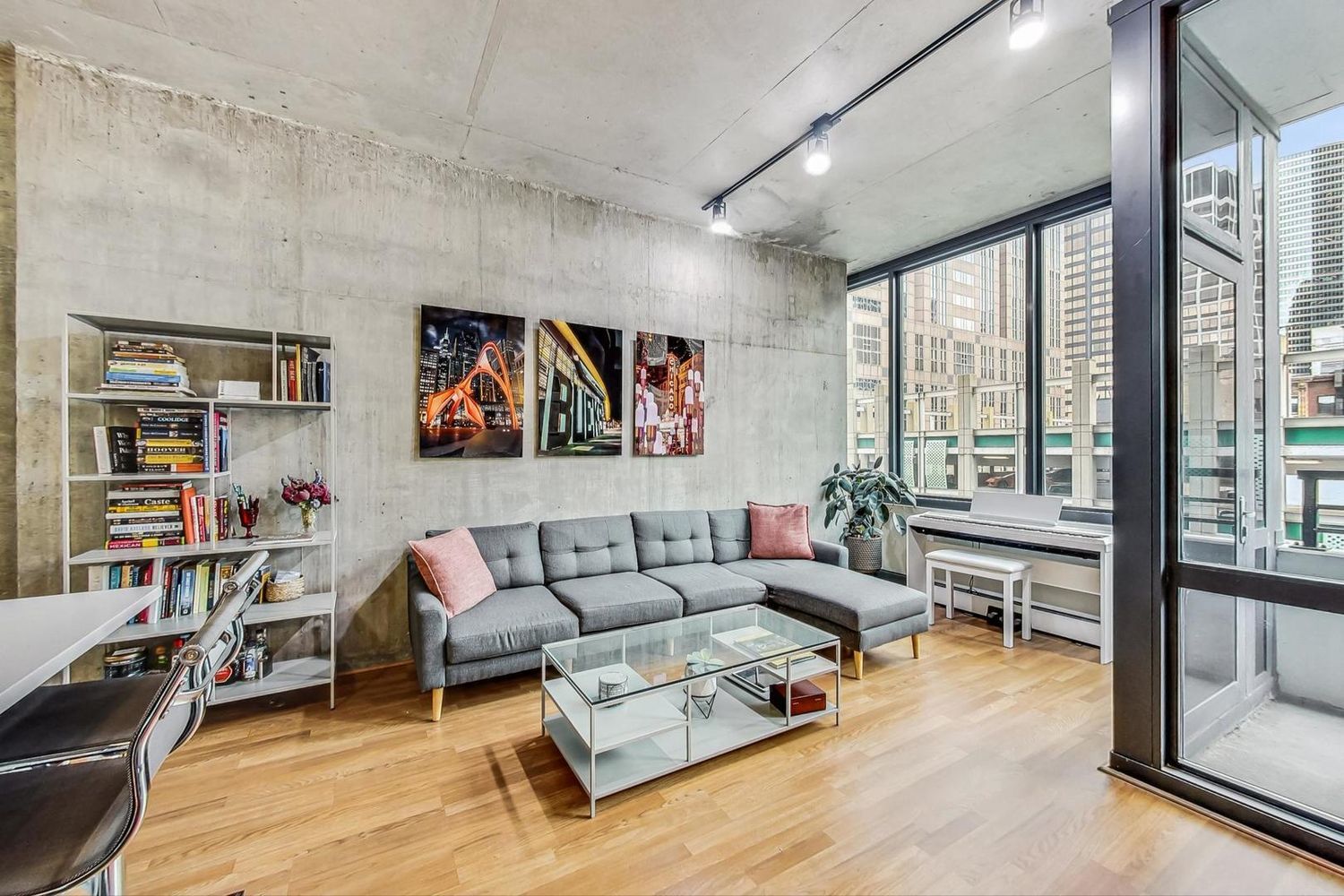 235 W VAN BUREN Street 1517