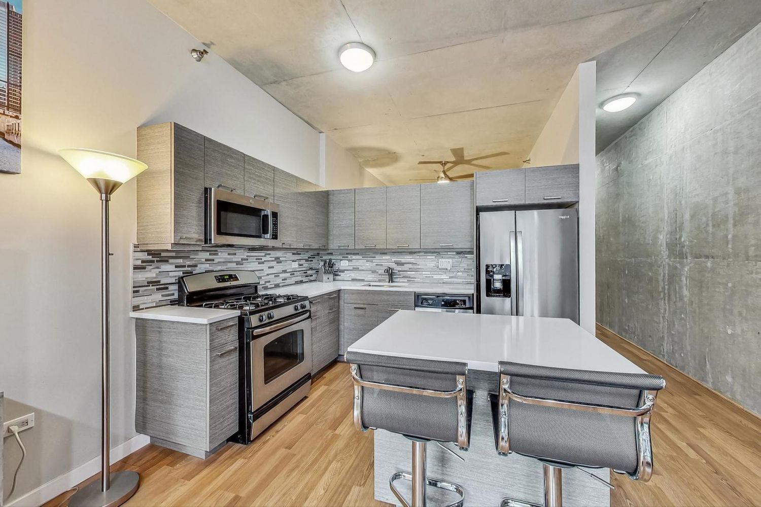 235 W VAN BUREN Street 1517