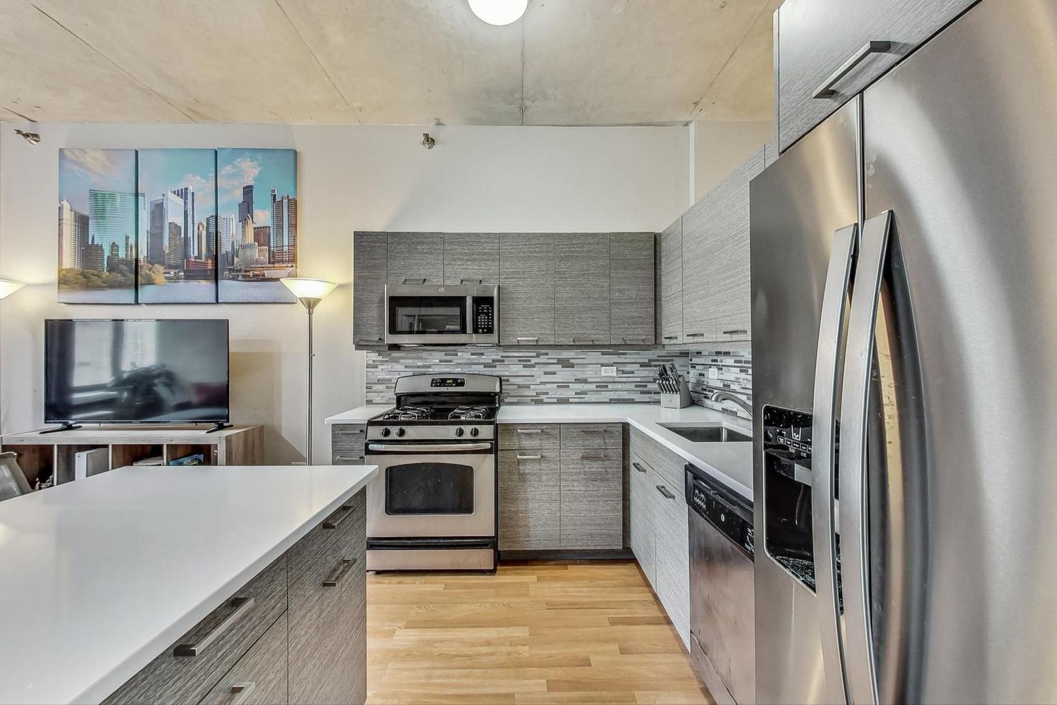 235 W VAN BUREN Street 1517