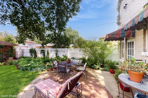 Tiny photo for 1009 N Oak Park Avenue, Oak Park, IL 60302 (MLS # 12494423)