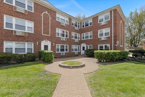 4855 DOBSON Street 104 Skokie IL 60077