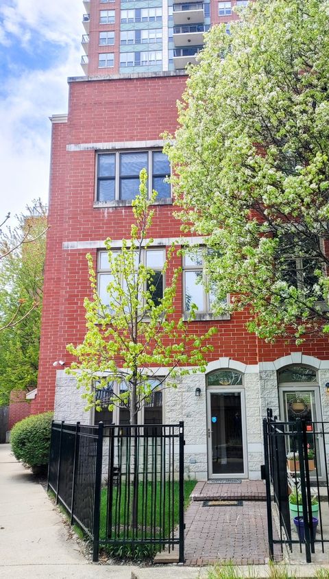 331 E 17th Street Chicago IL 60616