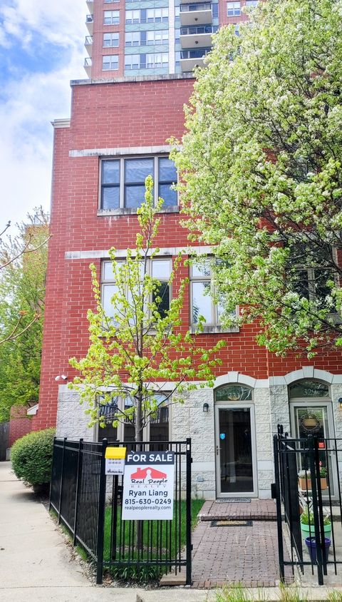 331 E 17th Street Chicago IL 60616