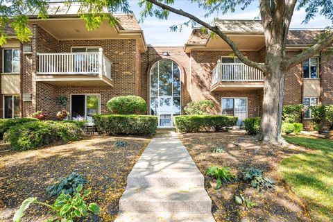Photo of 910 W Alleghany Drive #2A, Arlington Heights, IL 60004 (MLS # 12471429)