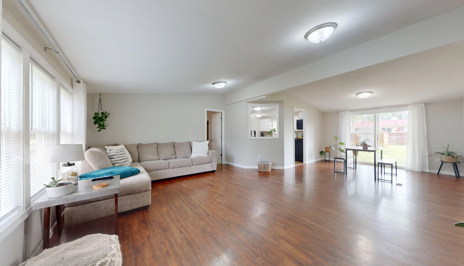 114 W Prairie Avenue
