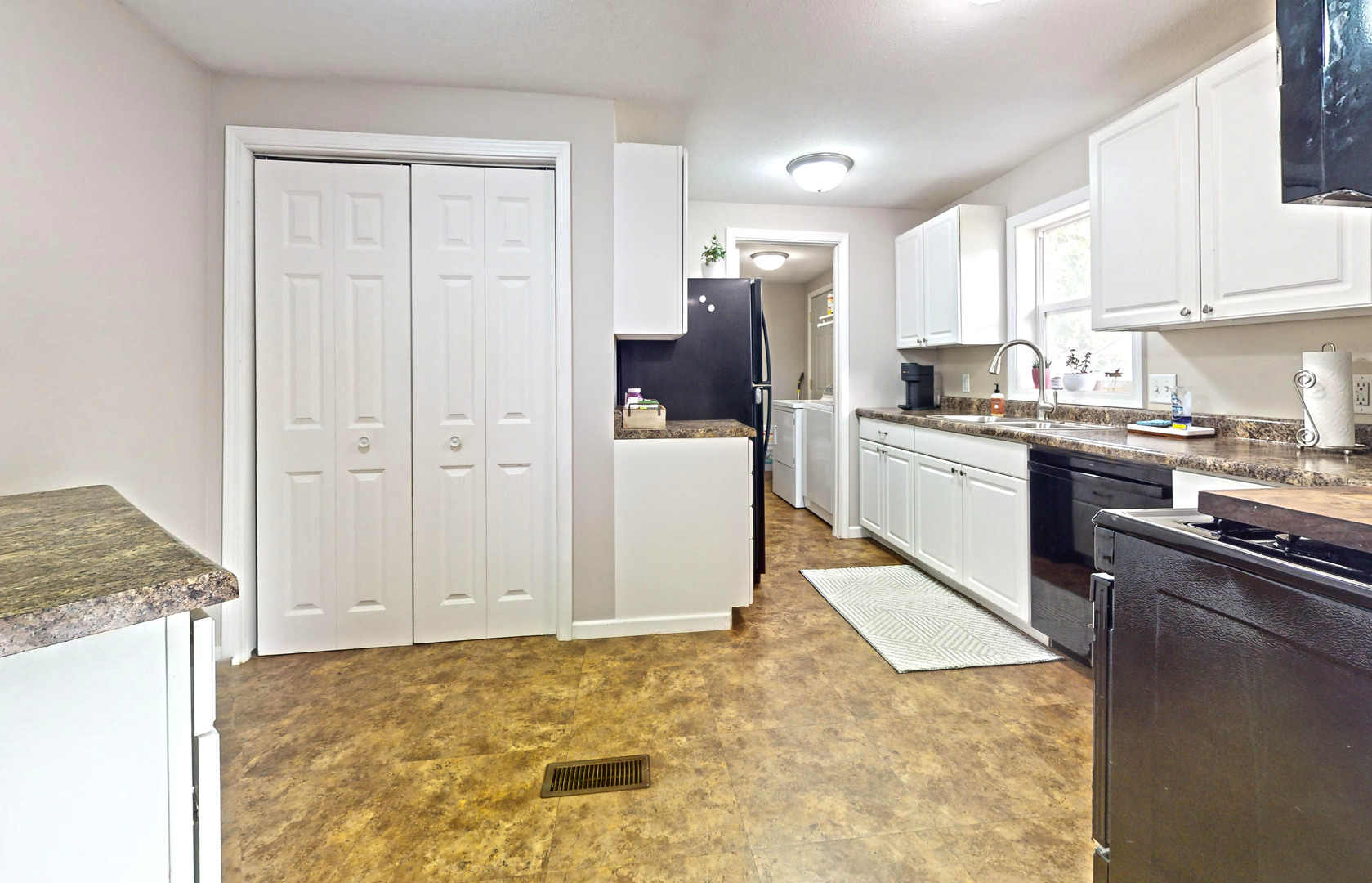 114 W Prairie Avenue