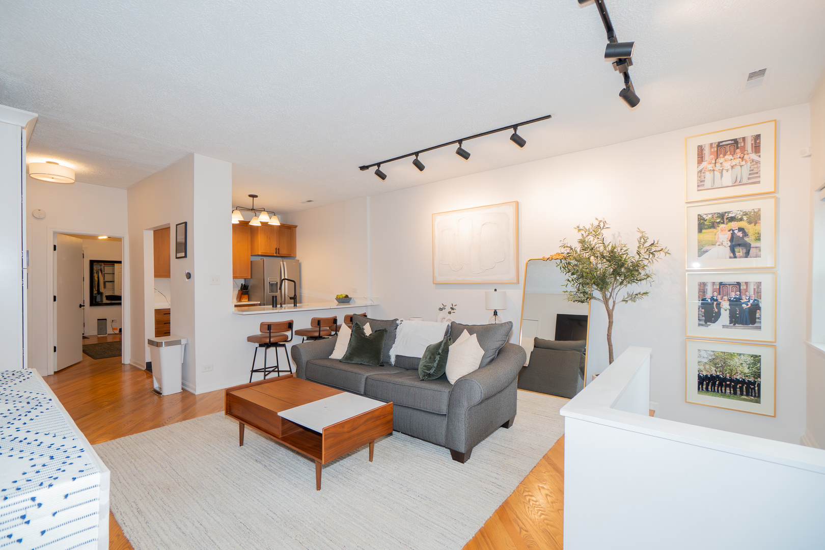 2057 N Seminary Avenue 1B