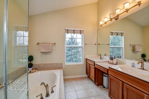 Tiny photo for 533 Nunda Trail, Crystal Lake, IL 60012 (MLS # 12521066)