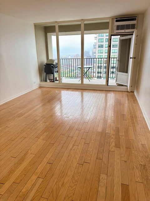 Tiny photo for 1960 N Lincoln Park West PARK #2601, Chicago, IL 60614 (MLS # 12774898)