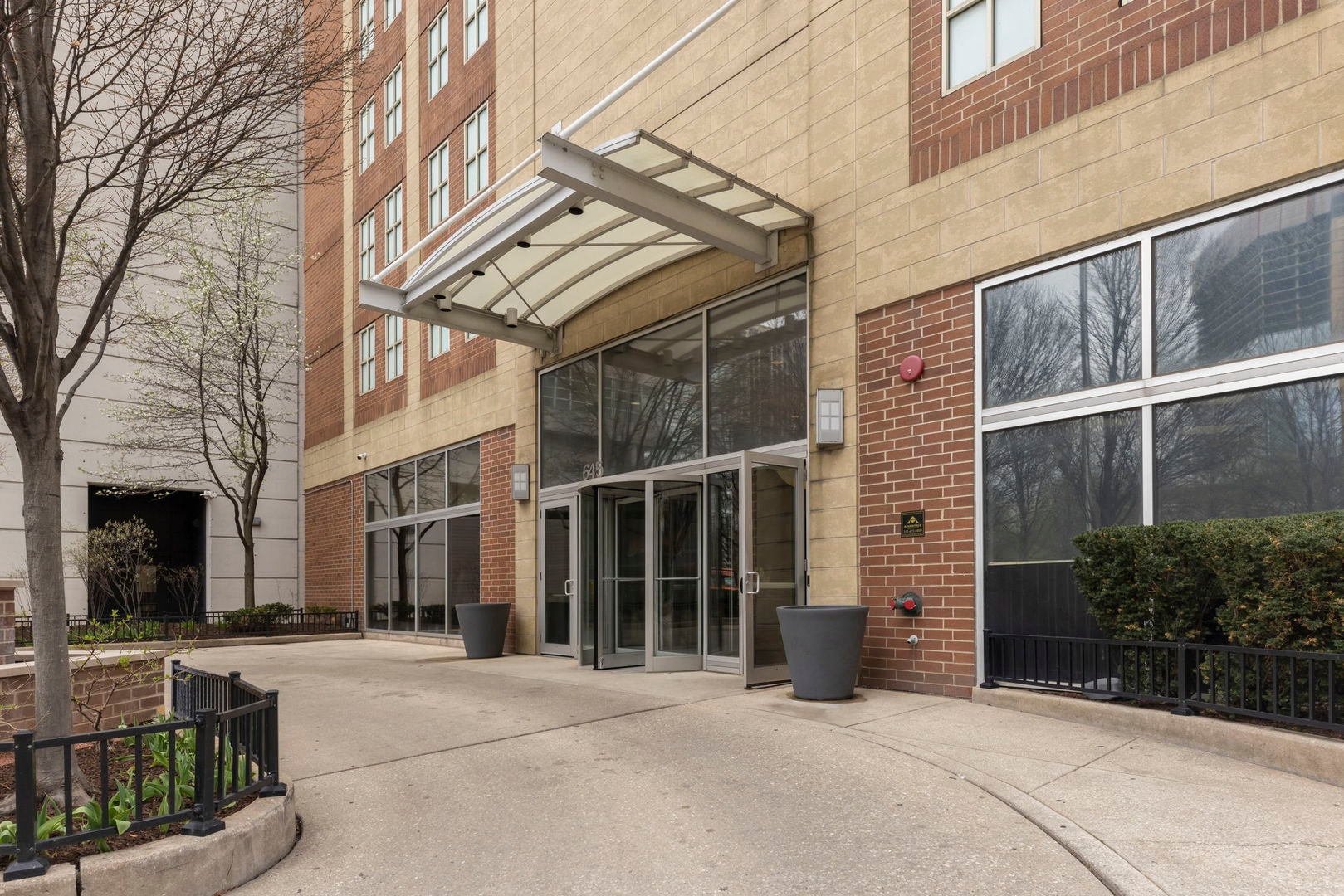 645 N Kingsbury Street 2202