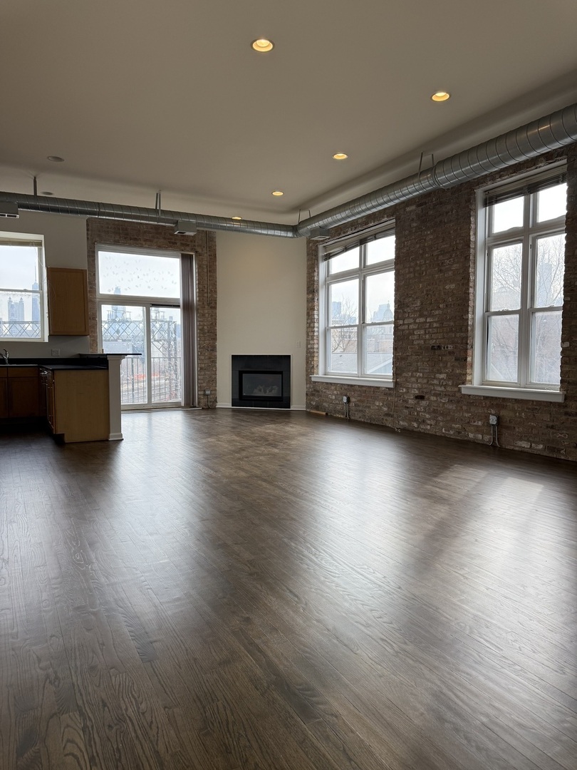 949 N Willard Court 304