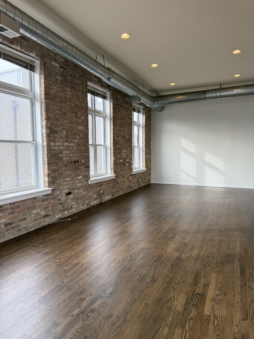 949 N Willard Court 304