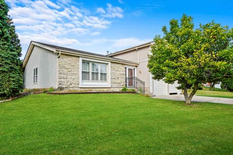 Tiny photo for 304 Sutherland Lane, Bloomingdale, IL 60108 (MLS # 12716865)