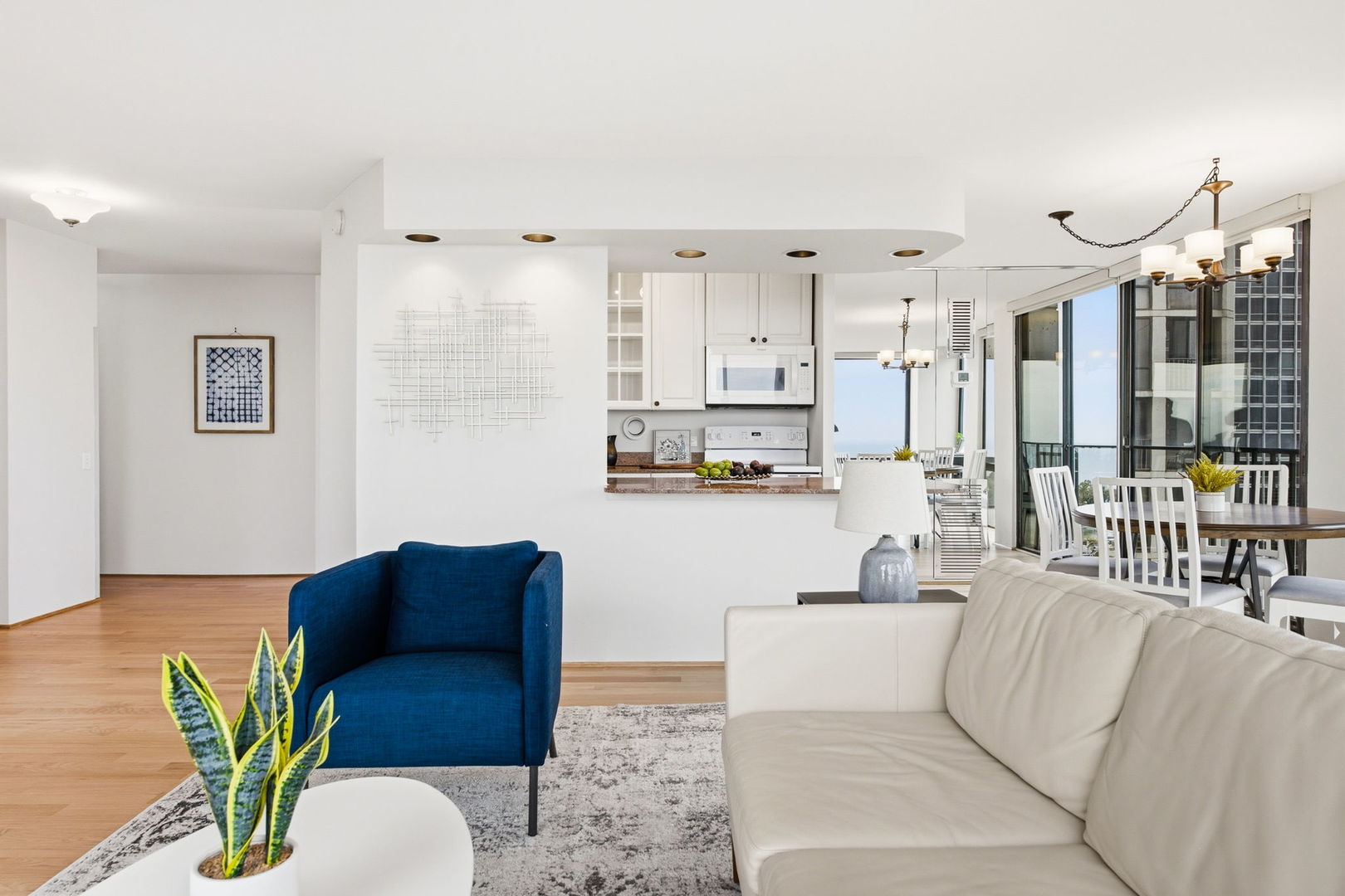 345 W Fullerton Parkway 1701