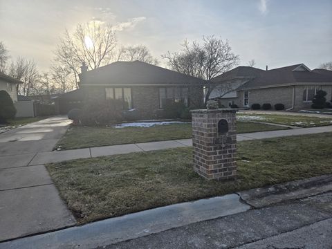 Photo of 5457 W 108th Place, Oak Lawn, IL 60453 (MLS # 12574112)