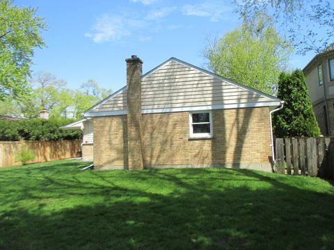 Tiny photo for 2307 Woodlawn Road, Northbrook, IL 60062 (MLS # 12588969)