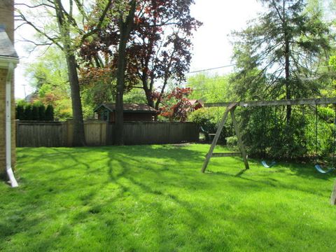 Tiny photo for 2307 Woodlawn Road, Northbrook, IL 60062 (MLS # 12588969)