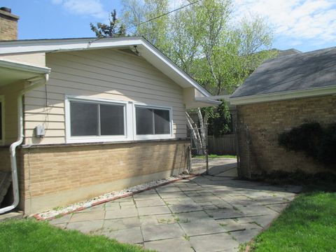 Tiny photo for 2307 Woodlawn Road, Northbrook, IL 60062 (MLS # 12588969)