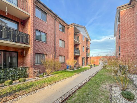 Tiny photo for 8422 W CATALPA Avenue #202, Chicago, IL 60656 (MLS # 12602353)
