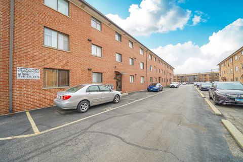 Tiny photo for 8422 W CATALPA Avenue #202, Chicago, IL 60656 (MLS # 12602353)