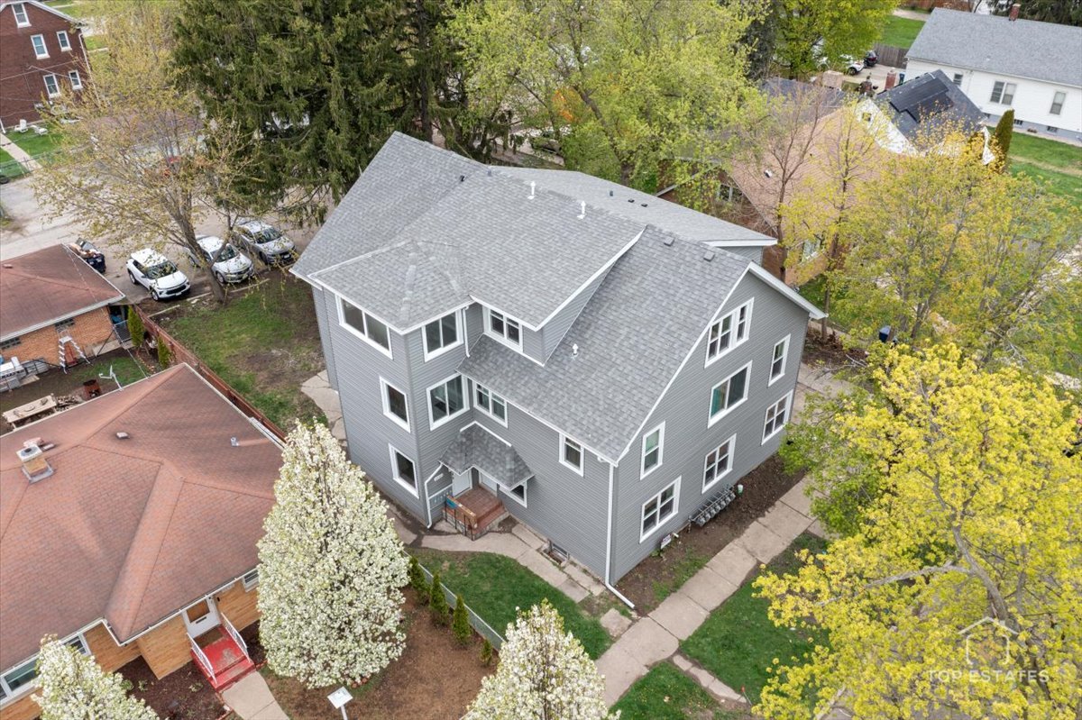 1542 Victoria Avenue