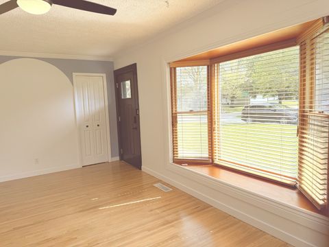 Tiny photo for 1 Cottonwood Street, Bloomington, IL 61701 (MLS # 12629674)