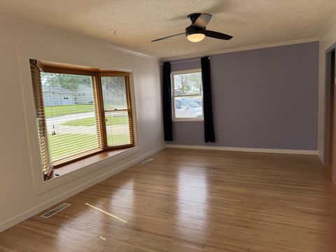 Tiny photo for 1 Cottonwood Street, Bloomington, IL 61701 (MLS # 12629674)