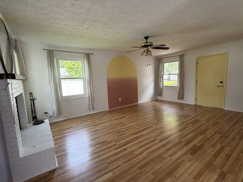 Tiny photo for 1 Cottonwood Street, Bloomington, IL 61701 (MLS # 12629674)