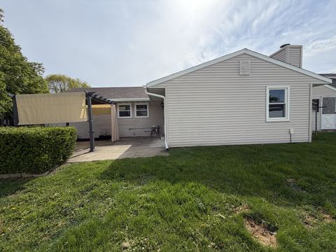 Tiny photo for 1 Cottonwood Street, Bloomington, IL 61701 (MLS # 12629674)