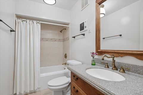 Tiny photo for 1500 Sheridan Road #6H, Wilmette, IL 60091 (MLS # 12595775)