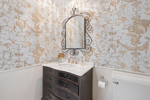 Tiny photo for 1500 Sheridan Road #6H, Wilmette, IL 60091 (MLS # 12595775)