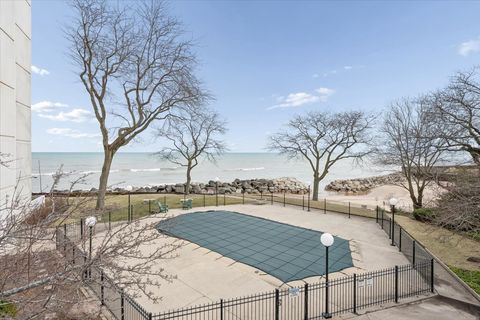 Tiny photo for 1500 Sheridan Road #6H, Wilmette, IL 60091 (MLS # 12595775)
