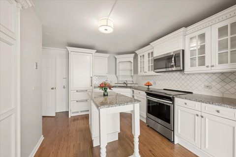 Tiny photo for 1500 Sheridan Road #6H, Wilmette, IL 60091 (MLS # 12595775)