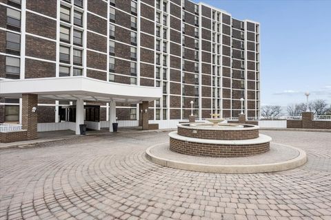 Tiny photo for 1500 Sheridan Road #6H, Wilmette, IL 60091 (MLS # 12595775)