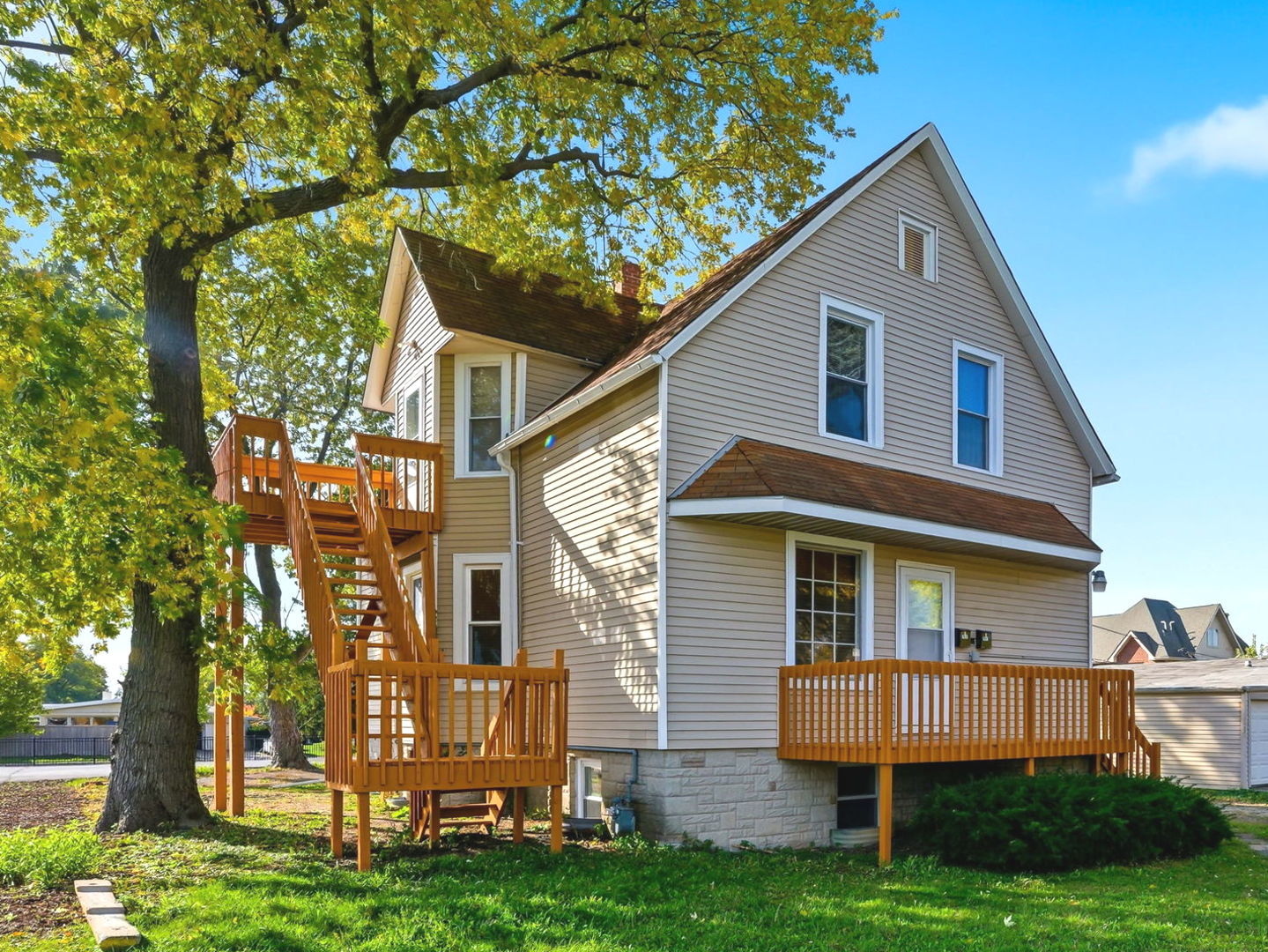 7635 W Foster Avenue