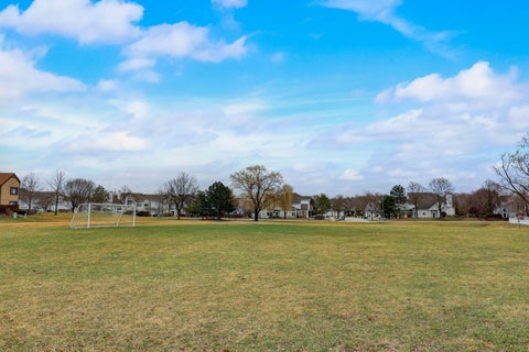 Tiny photo for 917 Burgess Circle, Buffalo Grove, IL 60089 (MLS # 12741524)